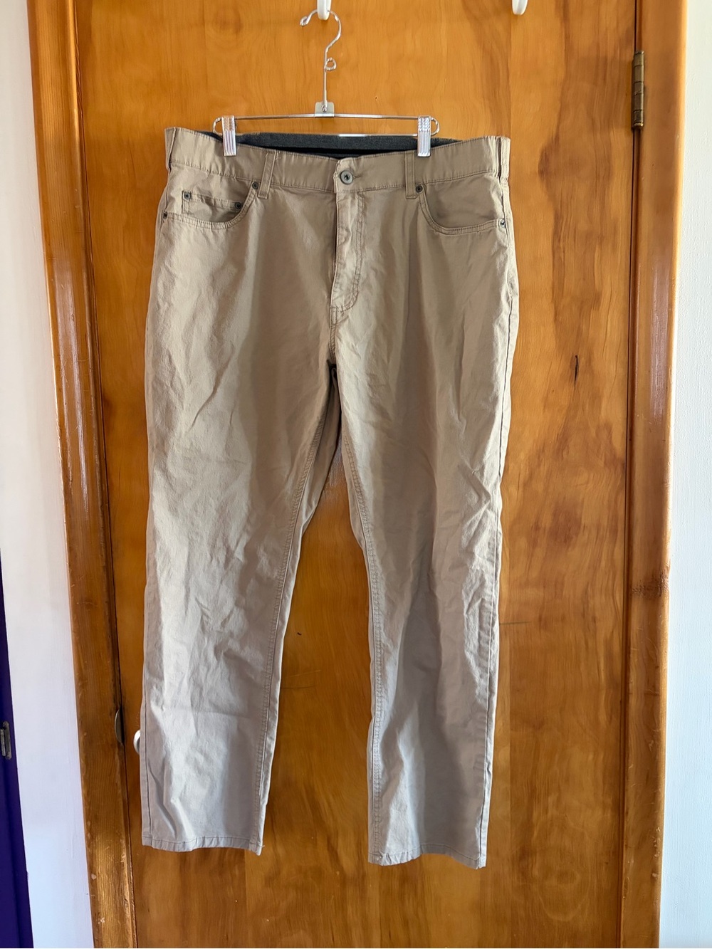 Men's Slim Straight Khaki Chinos — Tan